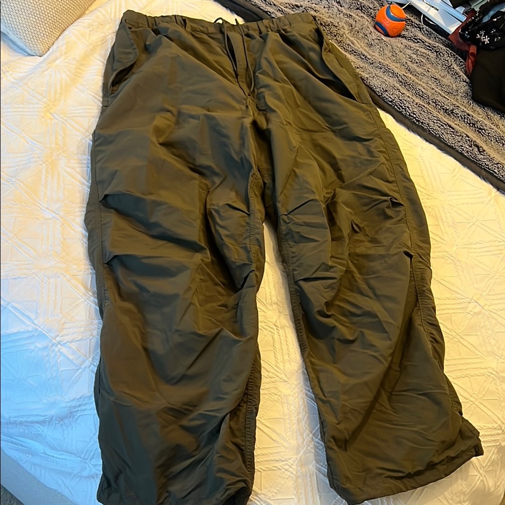 Woman’s parachute Olive Pants